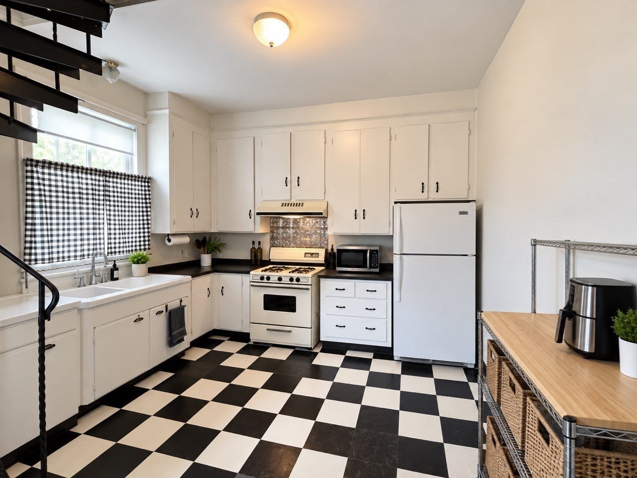 2-4 Saunders St, Salem, MA Photo #22