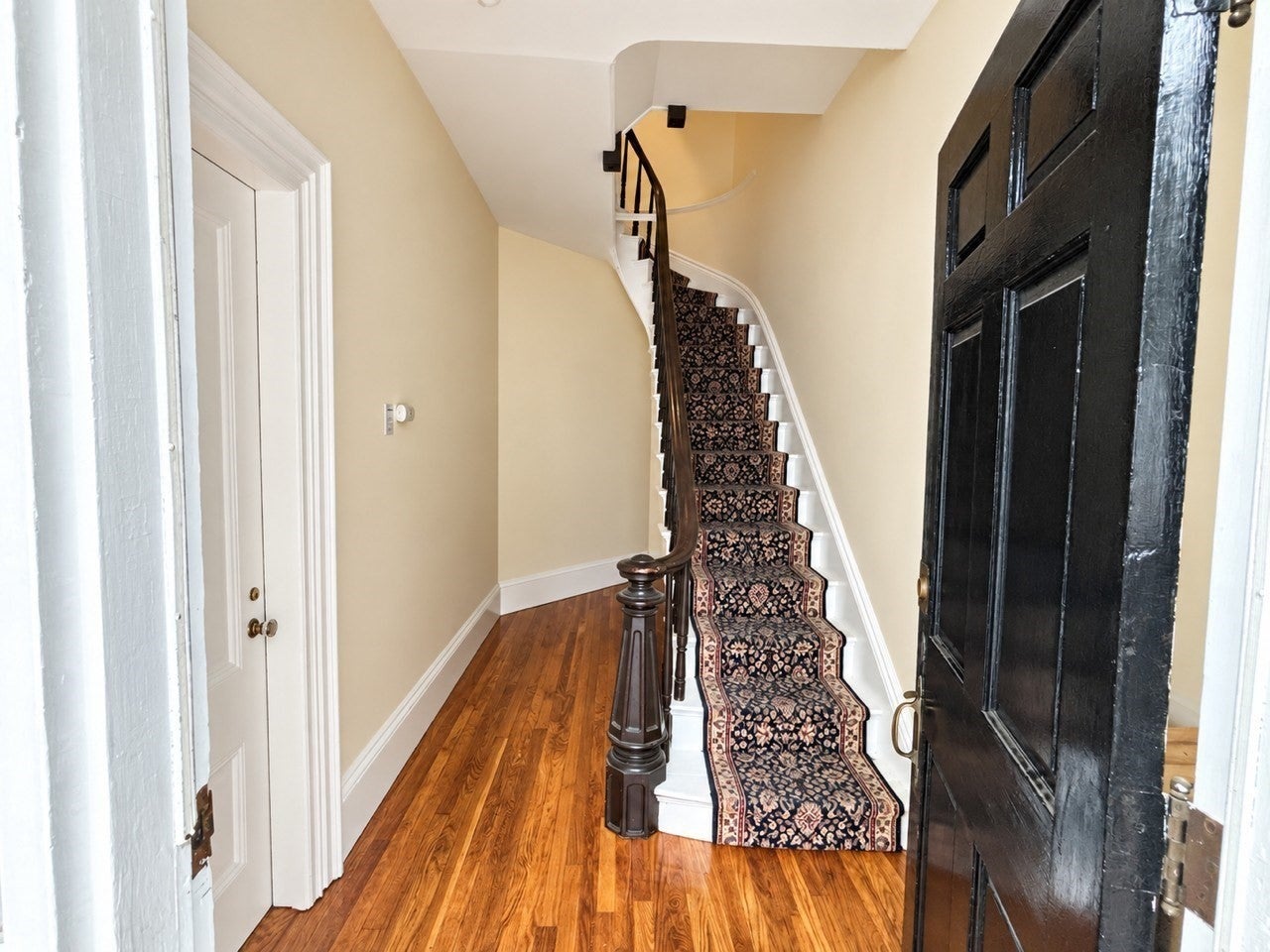 2-4 Saunders St, Salem, MA Photo #4