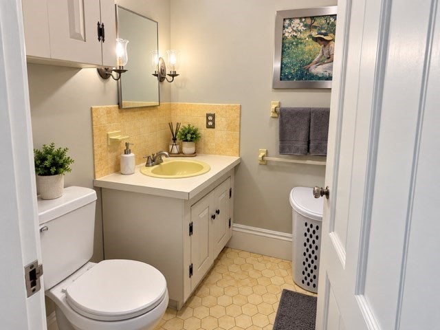 2-4 Saunders St, Salem, MA Photo #12