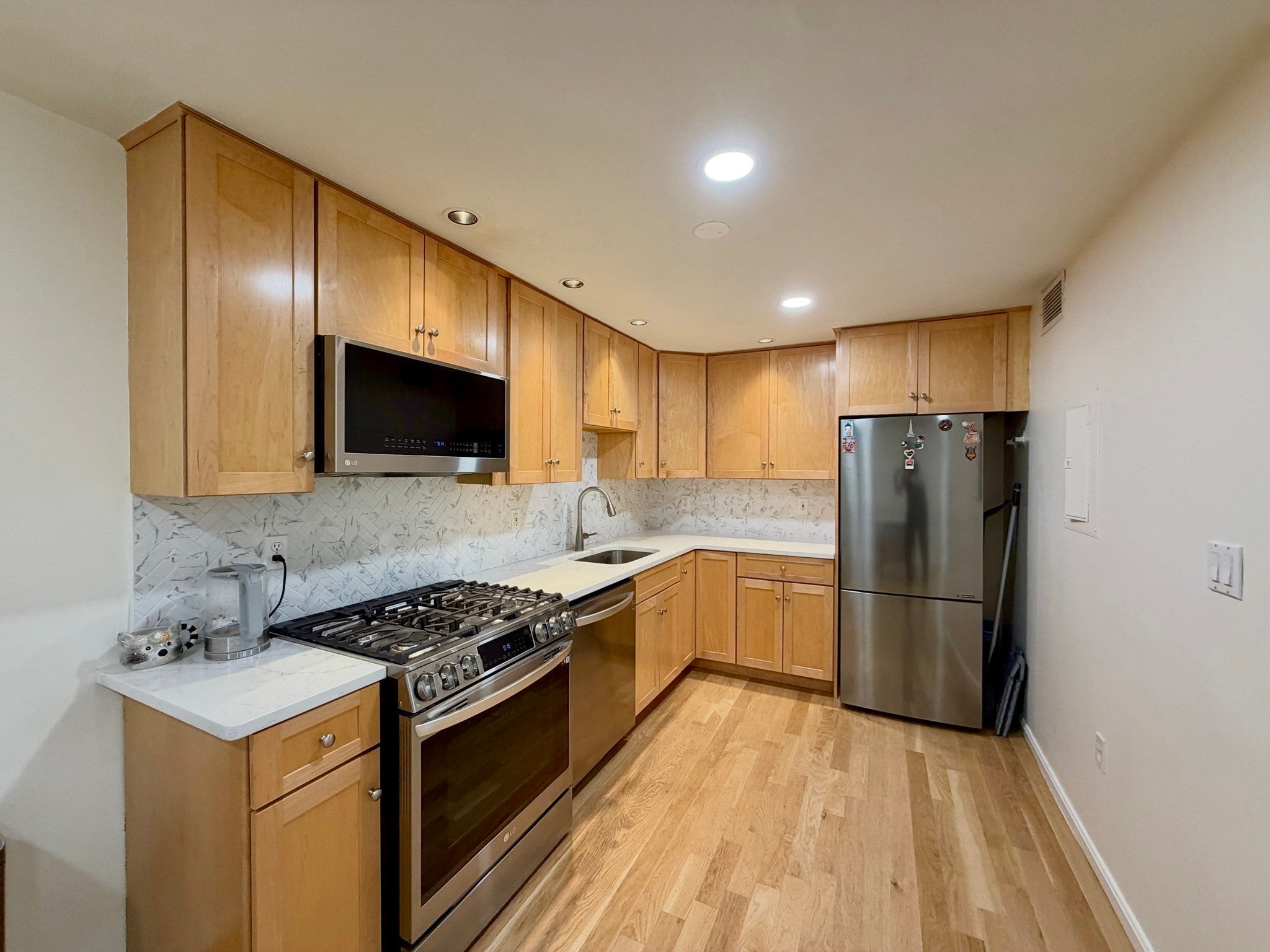 1210 Vfw Pkwy 11