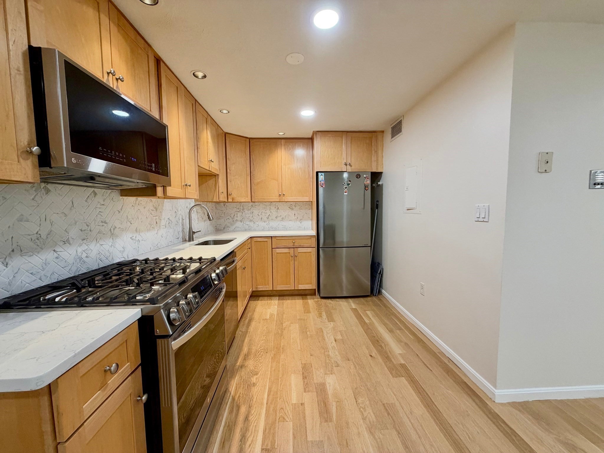 1210 Vfw Pkwy 11