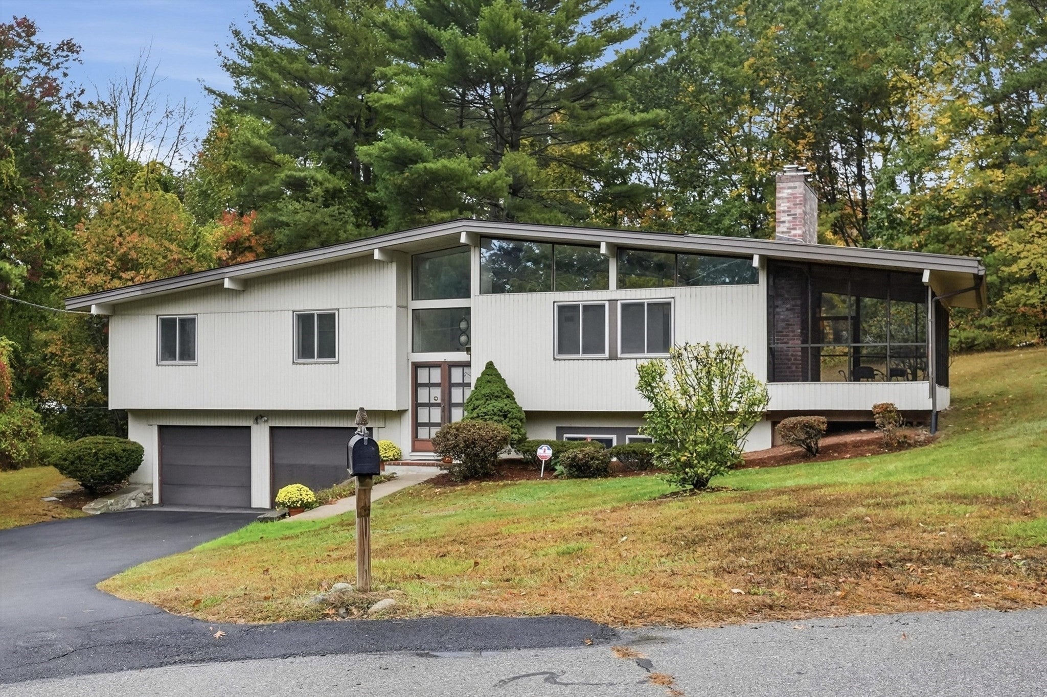 Photo of 10 Pioneer Circle, Andover, MA