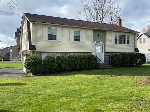 16 Watson St Chicopee MA 01020