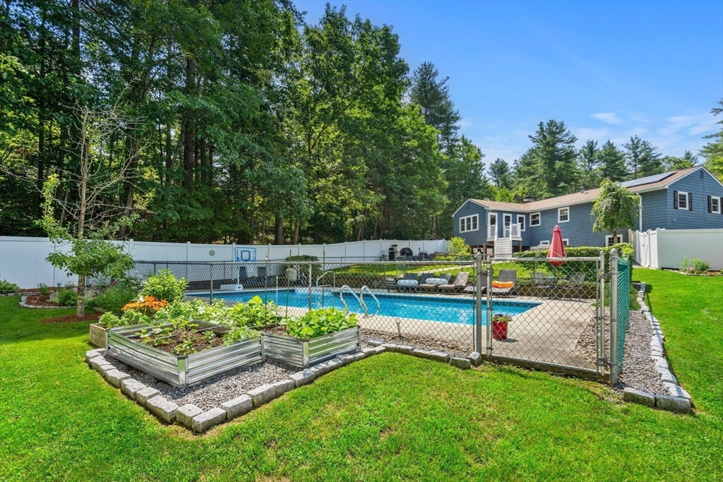 3 Redwood St