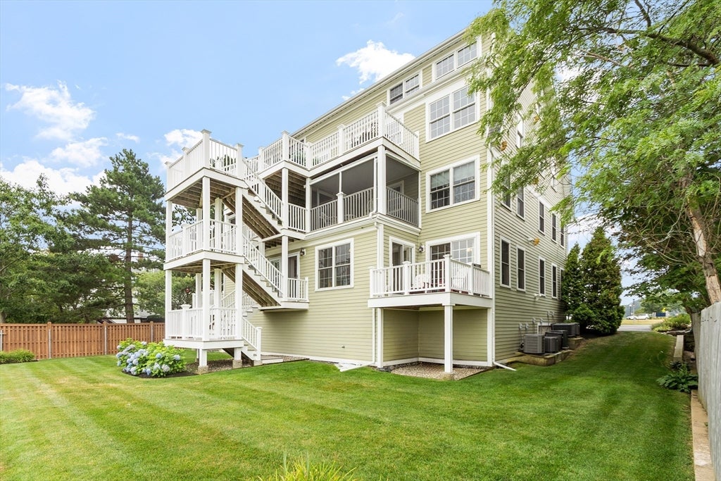 7 Essex Ave #1, Gloucester, MA Photo #12
