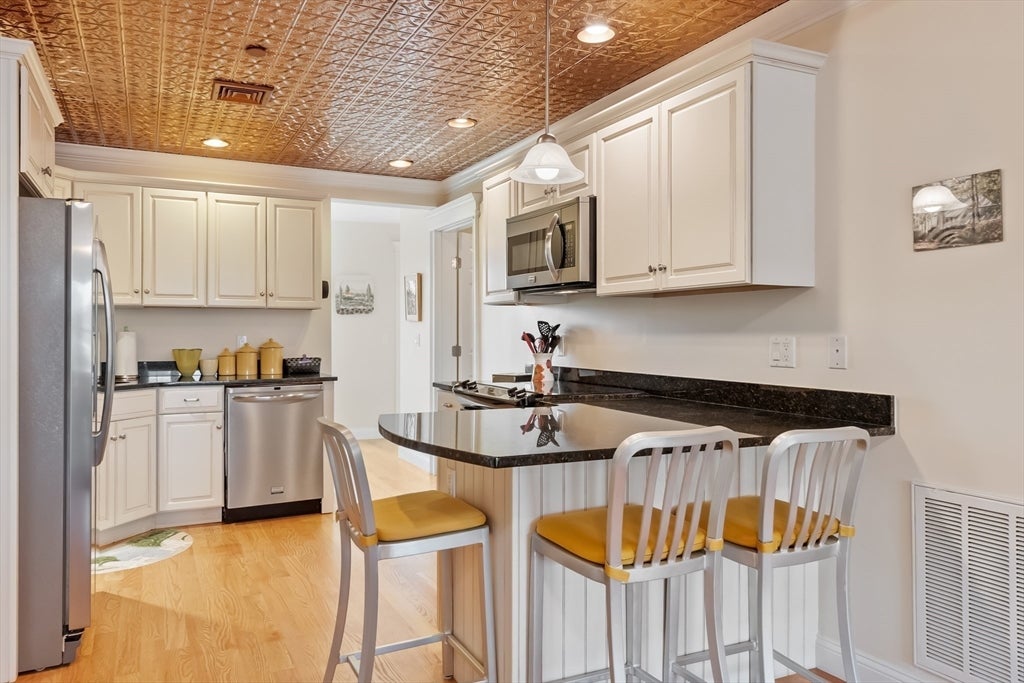 7 Essex Ave #1, Gloucester, MA Photo #23