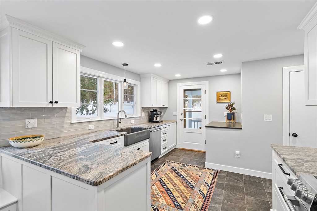 850 Old Road To 9 Acre Corner