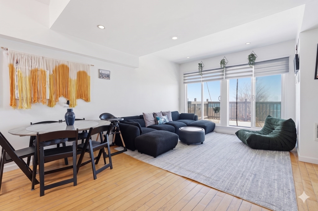 1000 Winthrop Ave 3