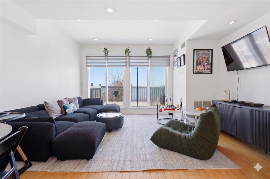 1000 Winthrop Ave 3