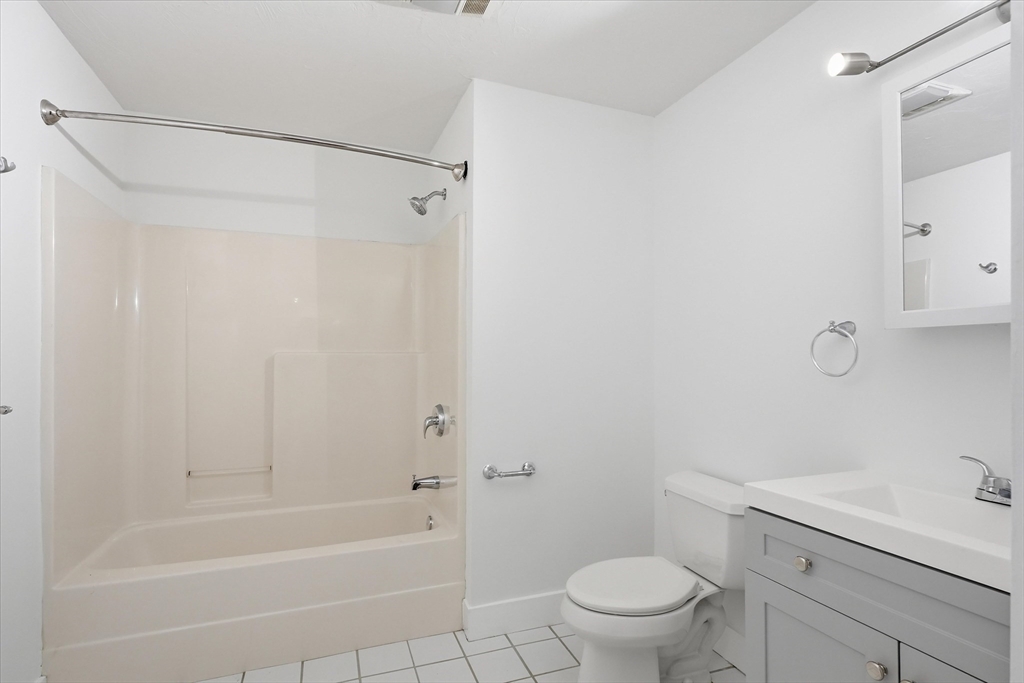 13-17 Willow Street #203, Lynn, MA Photo #16