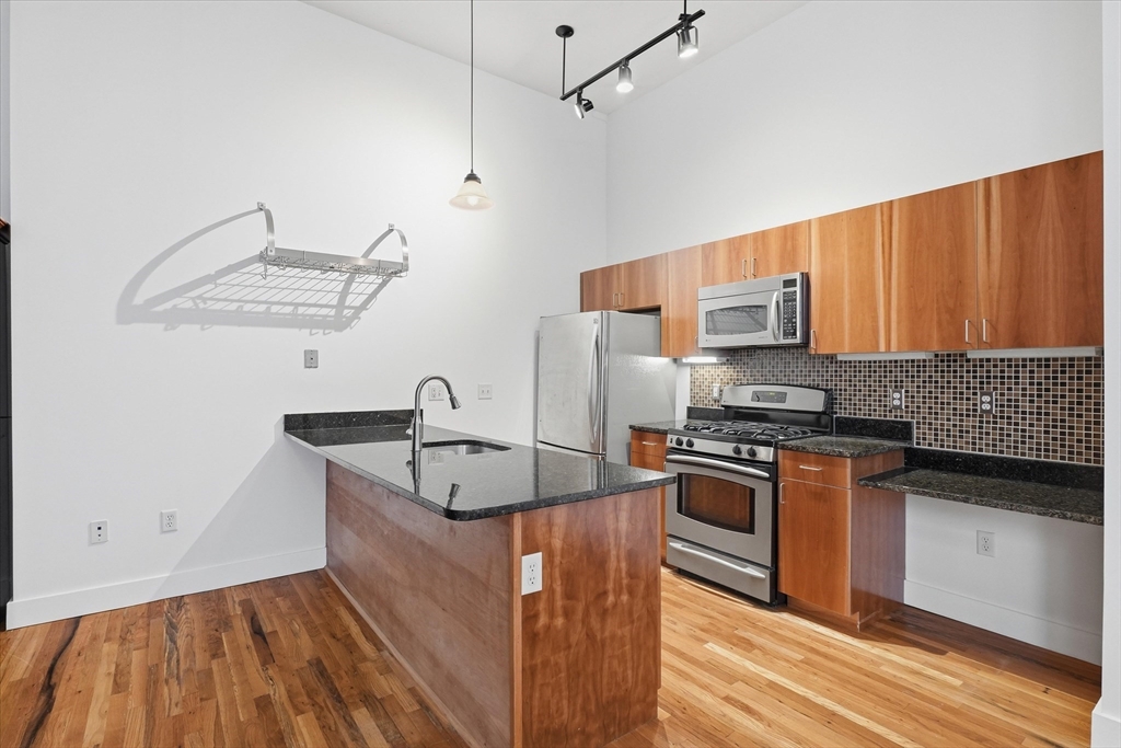 13-17 Willow Street #203, Lynn, MA Photo #5