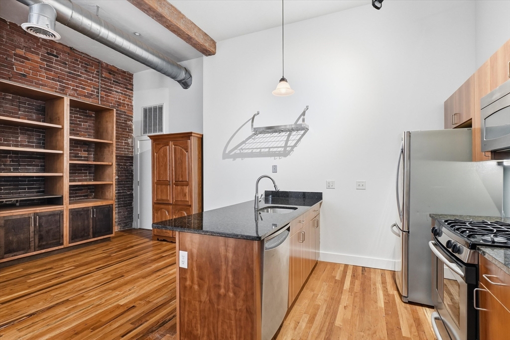 13-17 Willow Street #203, Lynn, MA Photo #9