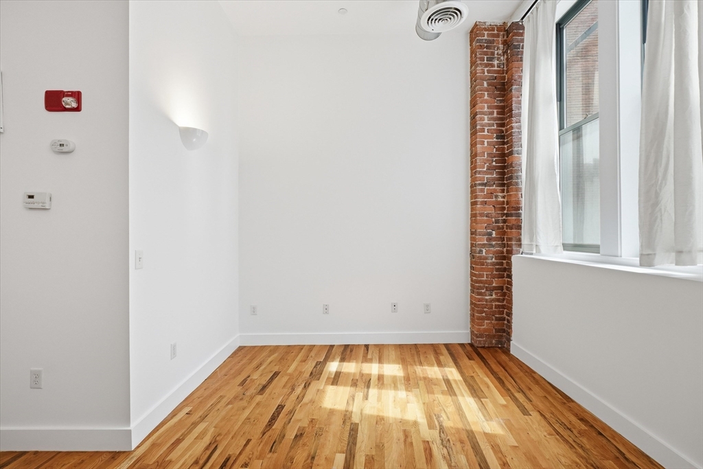 13-17 Willow Street #203, Lynn, MA Photo #15