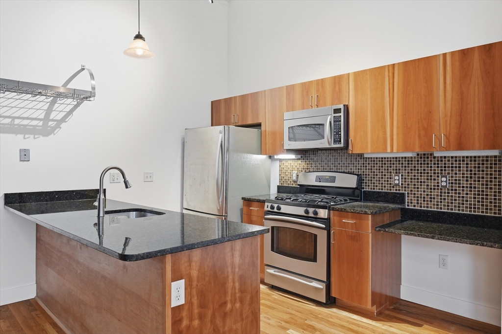 13-17 Willow Street #203, Lynn, MA Photo #6