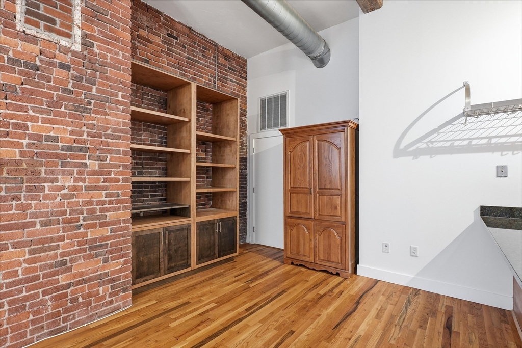 13-17 Willow Street #203, Lynn, MA Photo #10