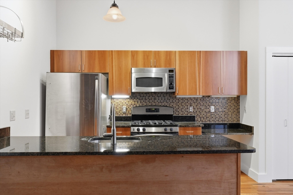 13-17 Willow Street #203, Lynn, MA Photo #7