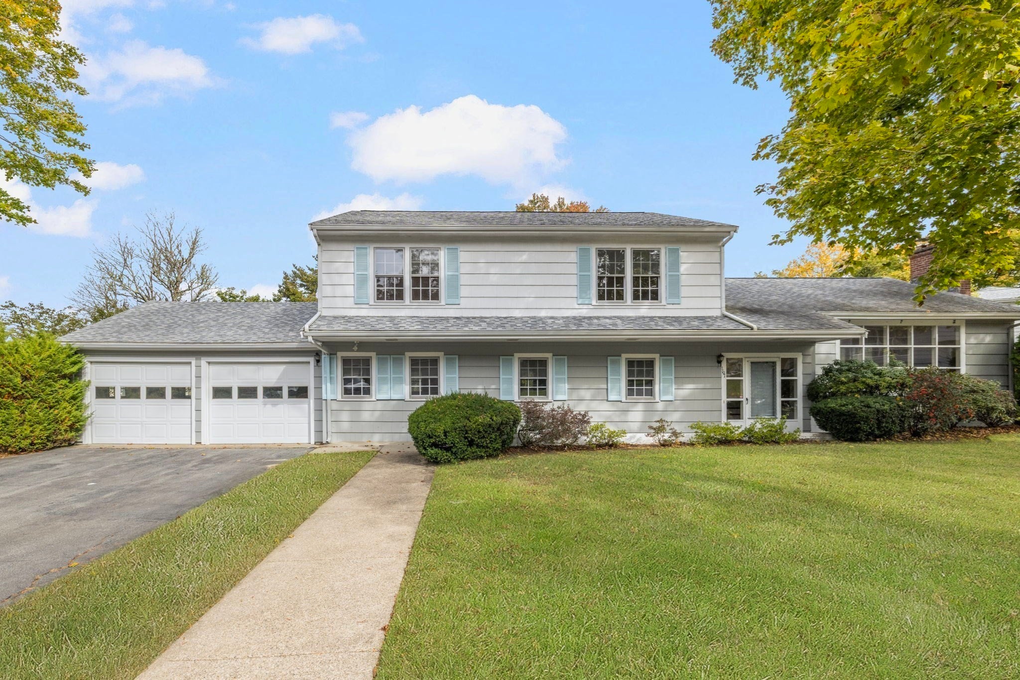 Photo of 167 West Hawthorn Street, Dartmouth, MA