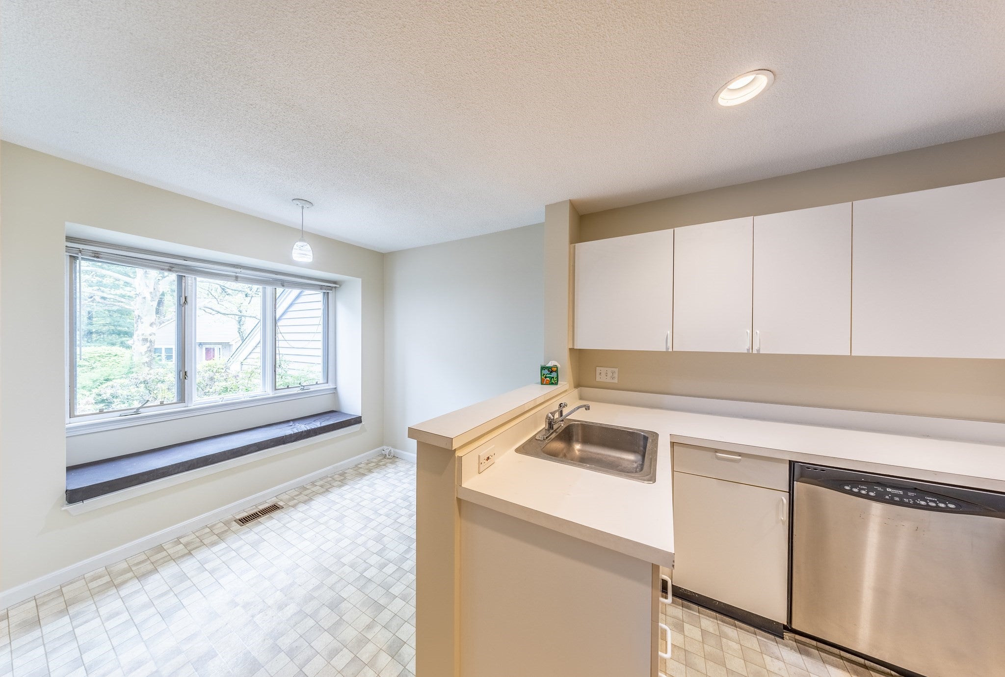49 Bishops Forest Dr #49, Waltham, MA, 49 Bishops Forest Dr #49, Waltham, MA Photo #10