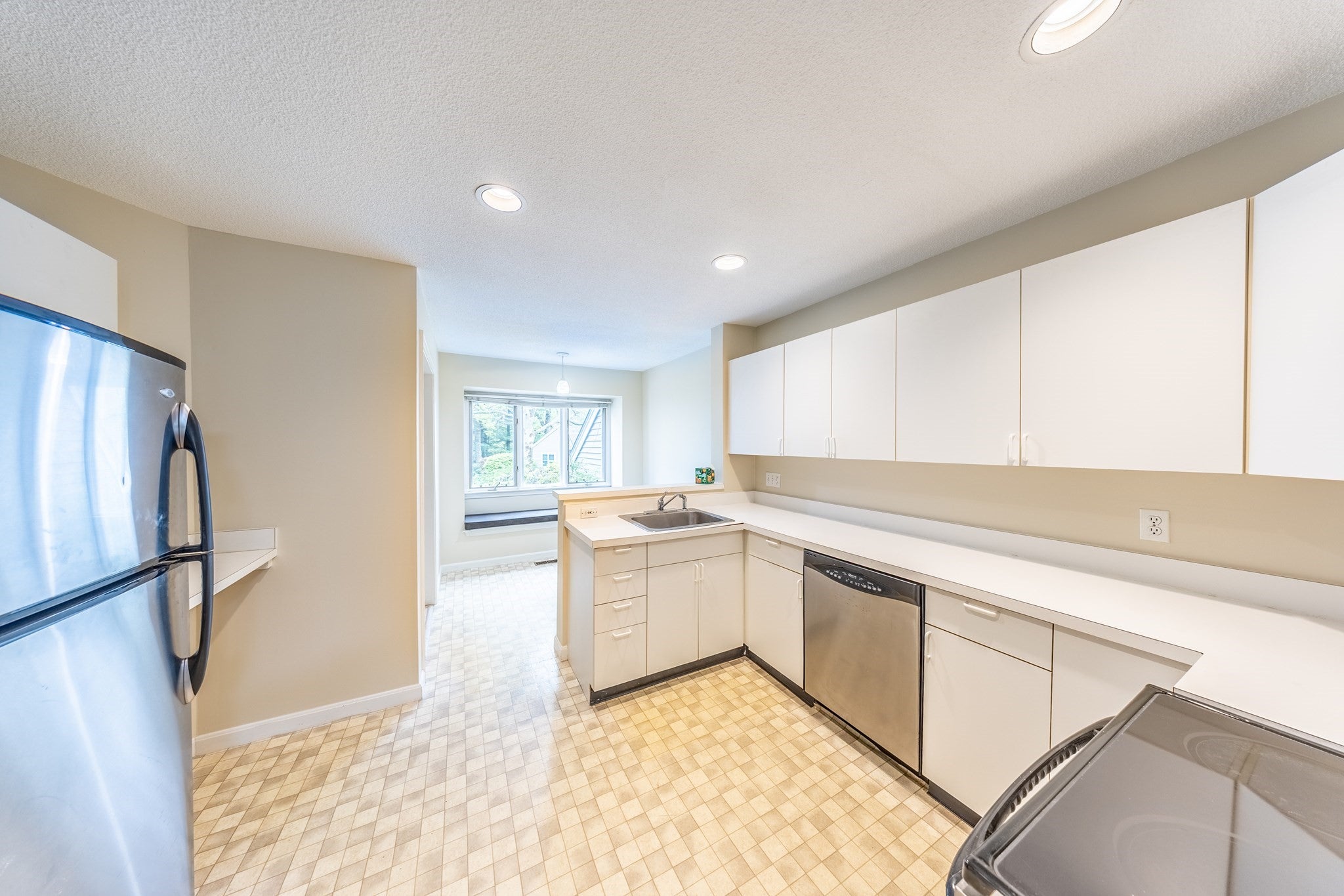 49 Bishops Forest Dr #49, Waltham, MA, 49 Bishops Forest Dr #49, Waltham, MA Photo #7
