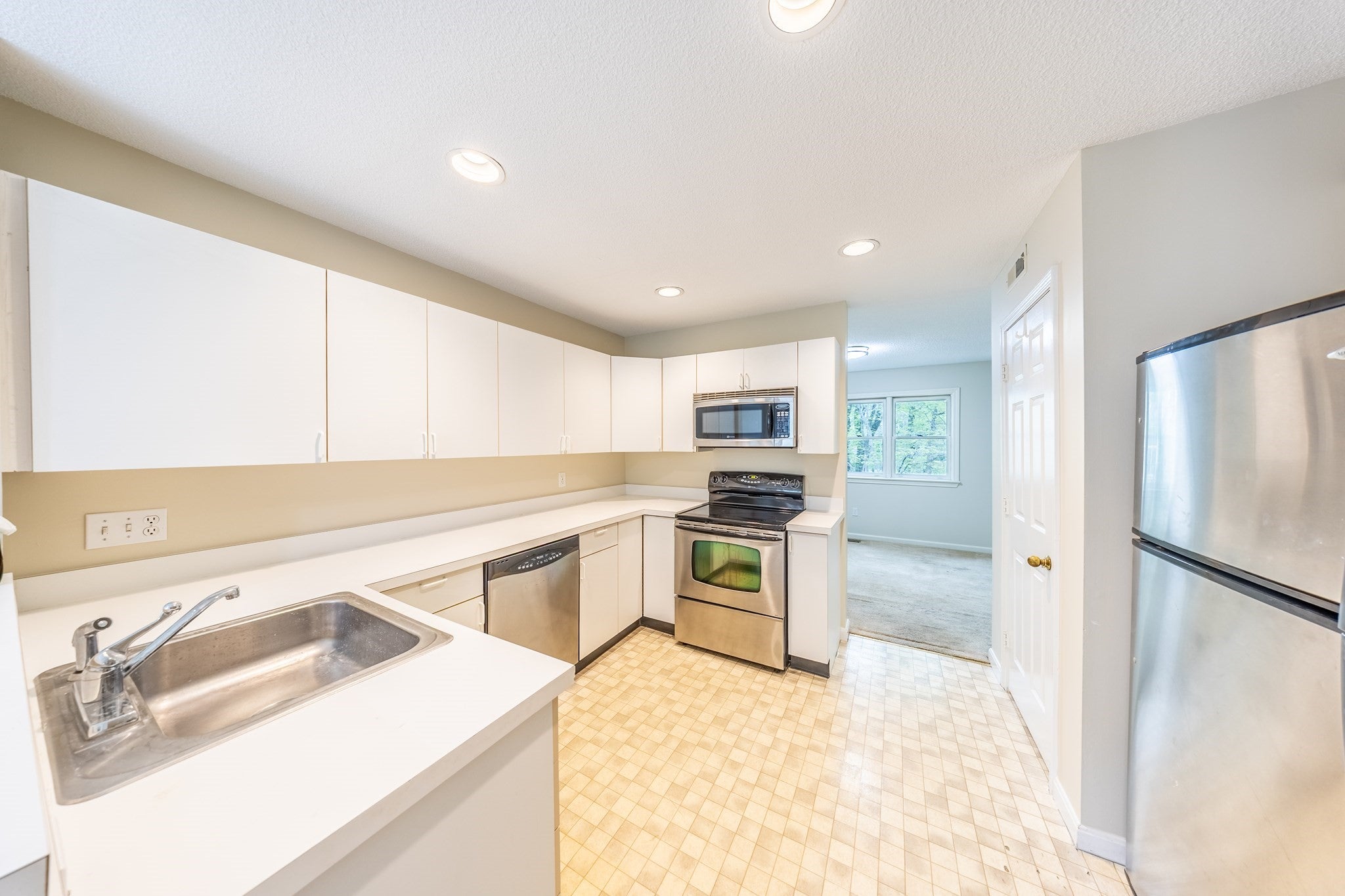 49 Bishops Forest Dr #49, Waltham, MA, 49 Bishops Forest Dr #49, Waltham, MA Photo #6