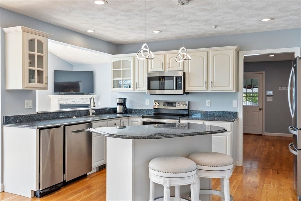 14 Lakeview Ave, Danvers, MA, 14 Lakeview Ave, Danvers, MA Photo #8