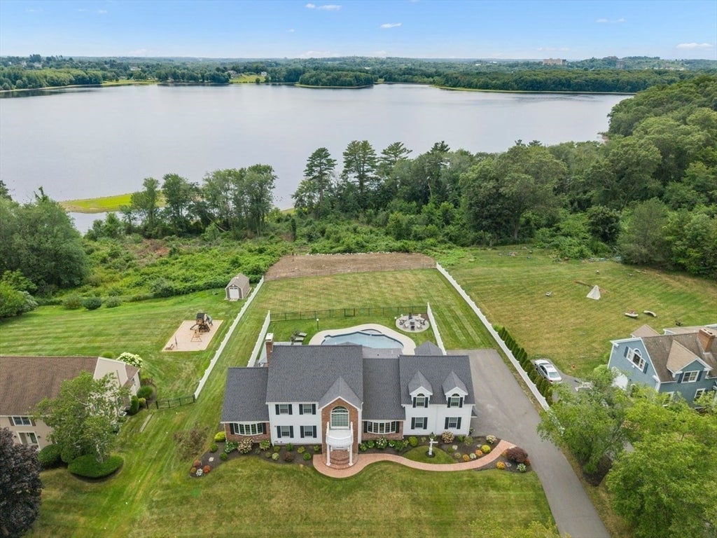 14 Lakeview Ave