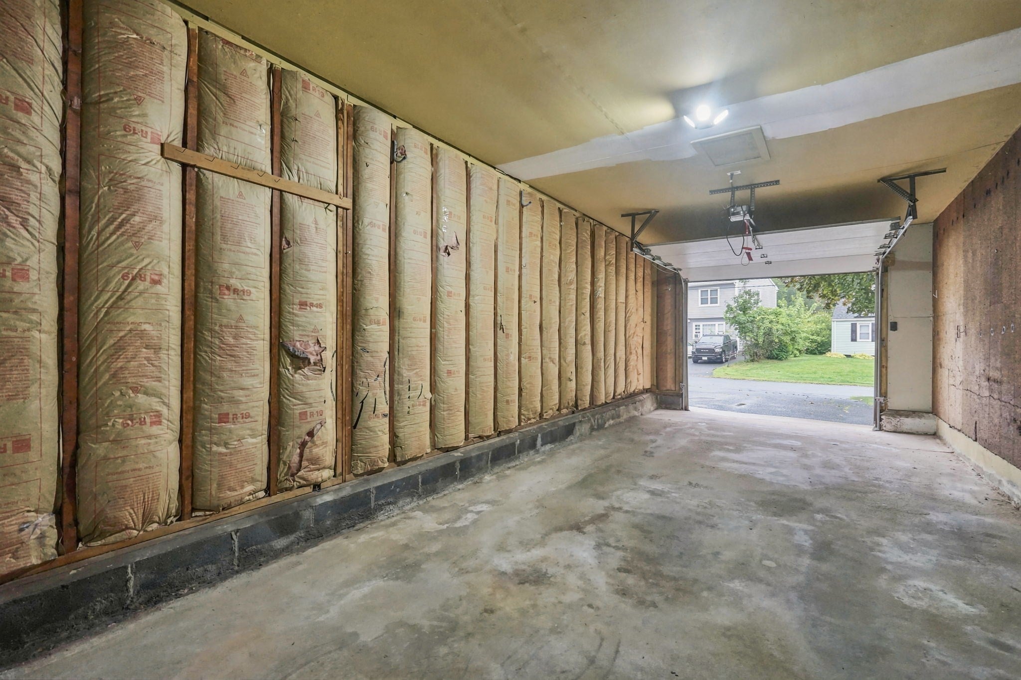 161 Wolcott Ave, West Springfield, MA Photo #32
