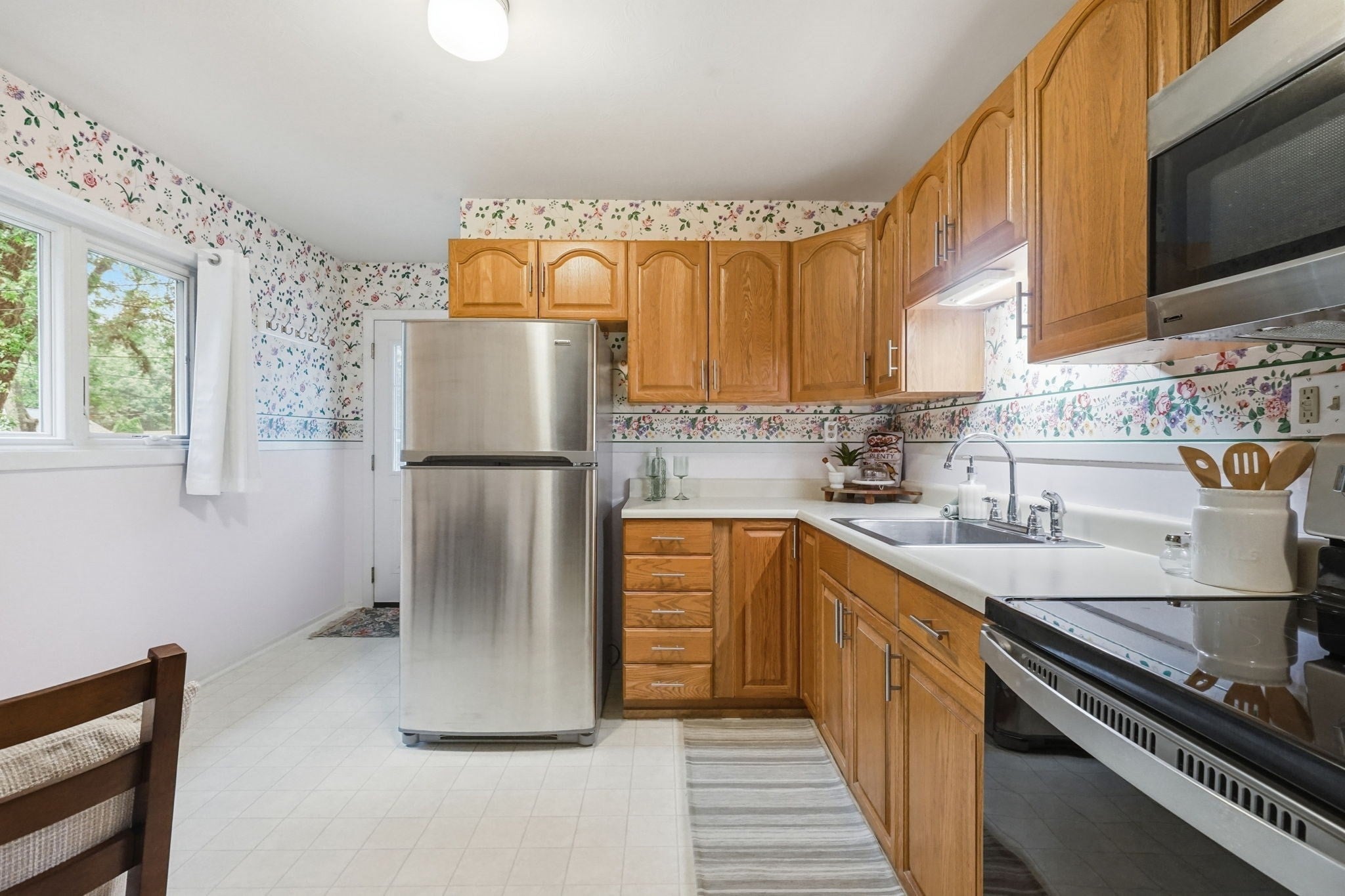 161 Wolcott Ave, West Springfield, MA Photo #11