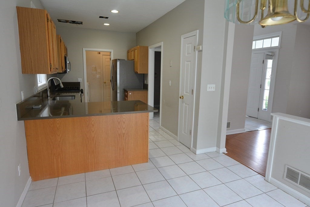 24 Ptarmigan Dr #24, Shrewsbury, MA Photo #4