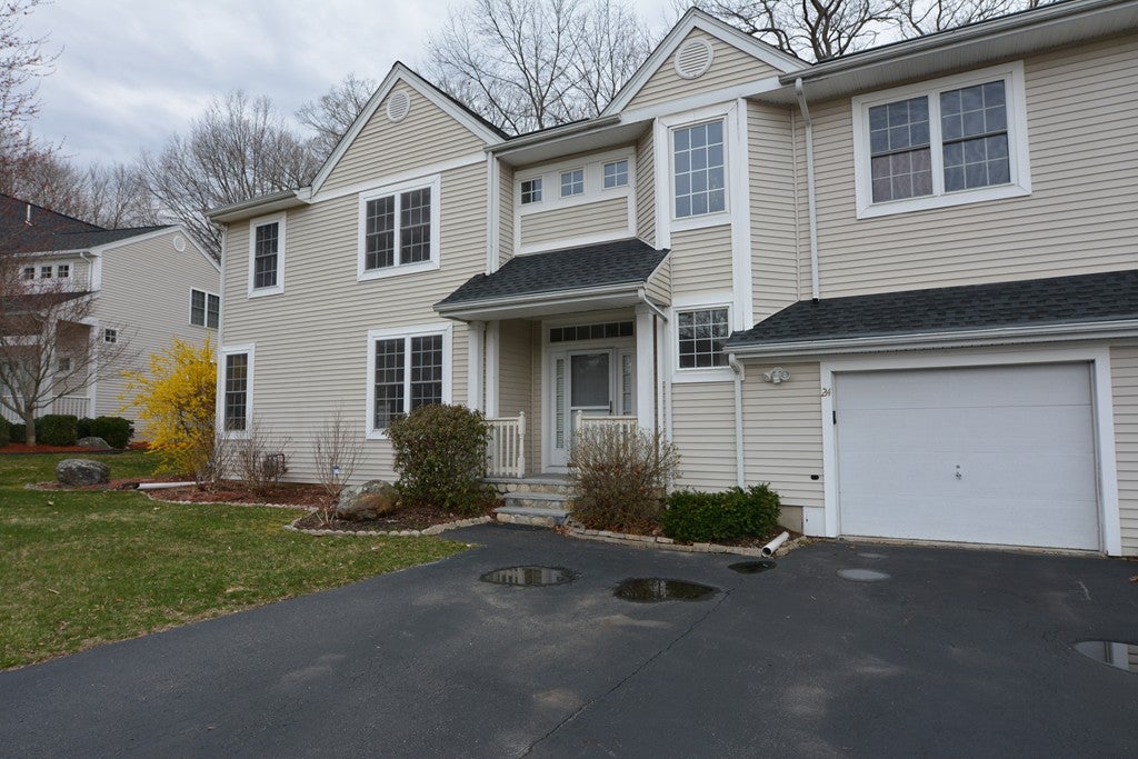 24 Ptarmigan Dr #24, Shrewsbury, MA Photo #2