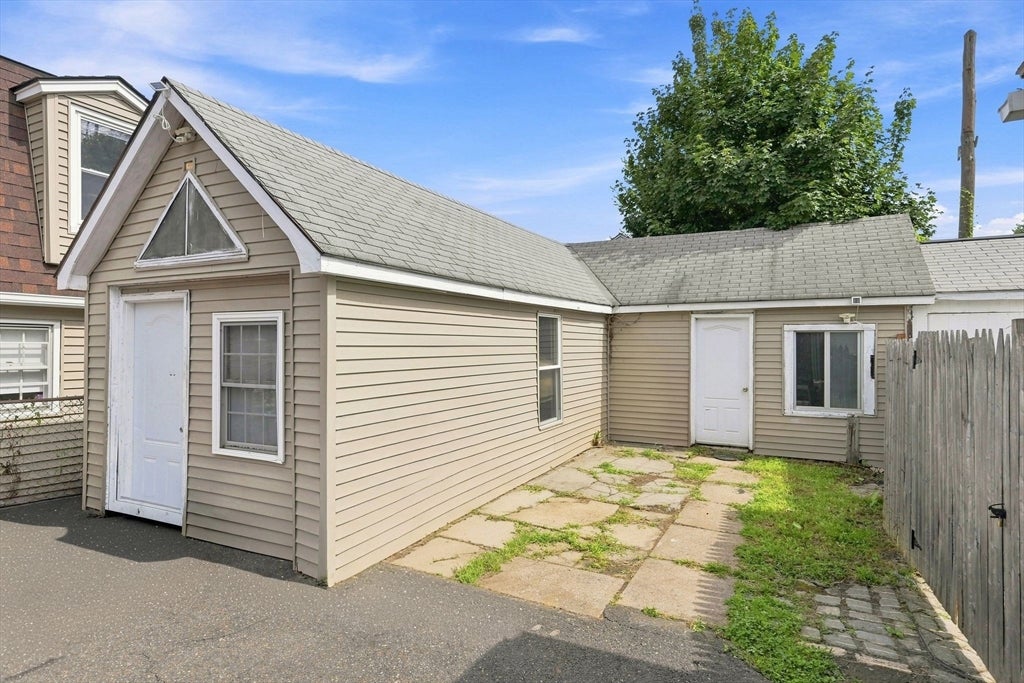 14 Perrault ST, Chicopee, MA Photo #27