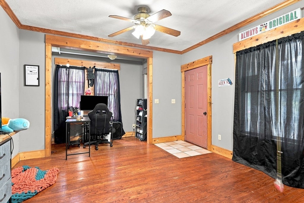 14 Perrault ST, Chicopee, MA Photo #4