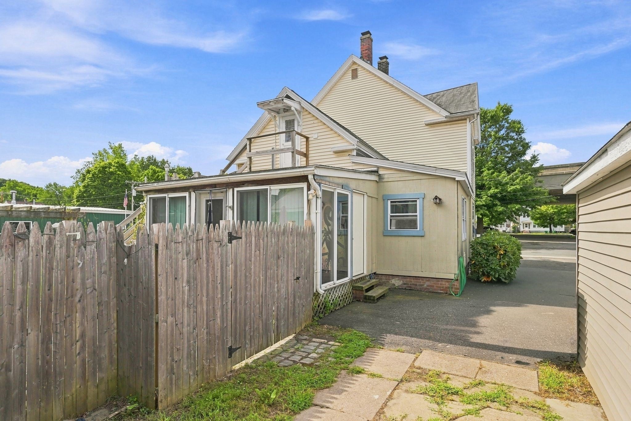 14 Perrault ST, Chicopee, MA Photo #28