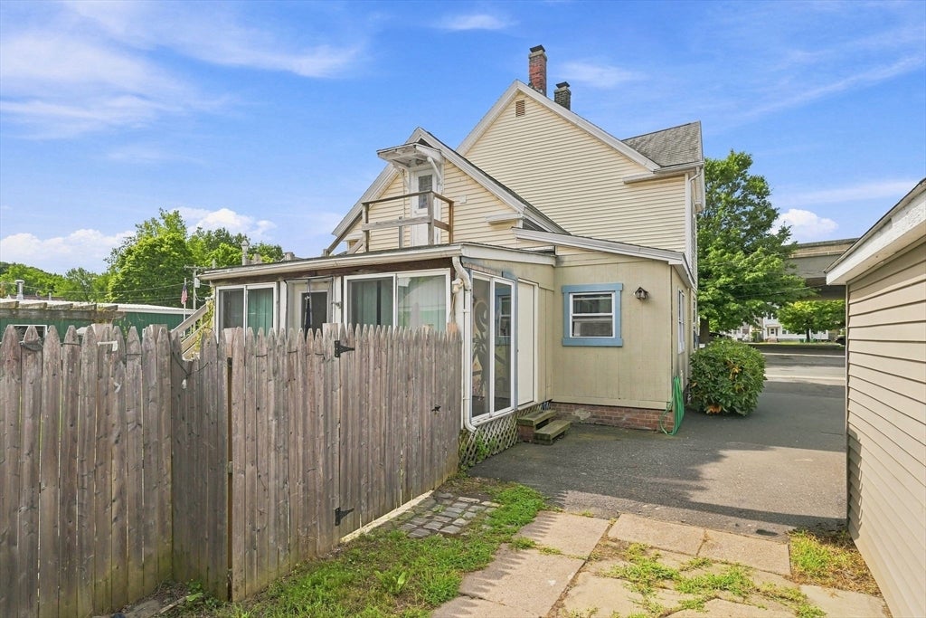 14 Perrault ST, Chicopee, MA Photo #28