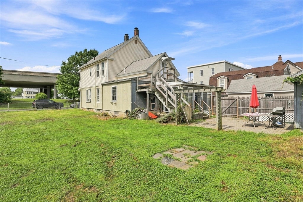 14 Perrault ST, Chicopee, MA Photo #30