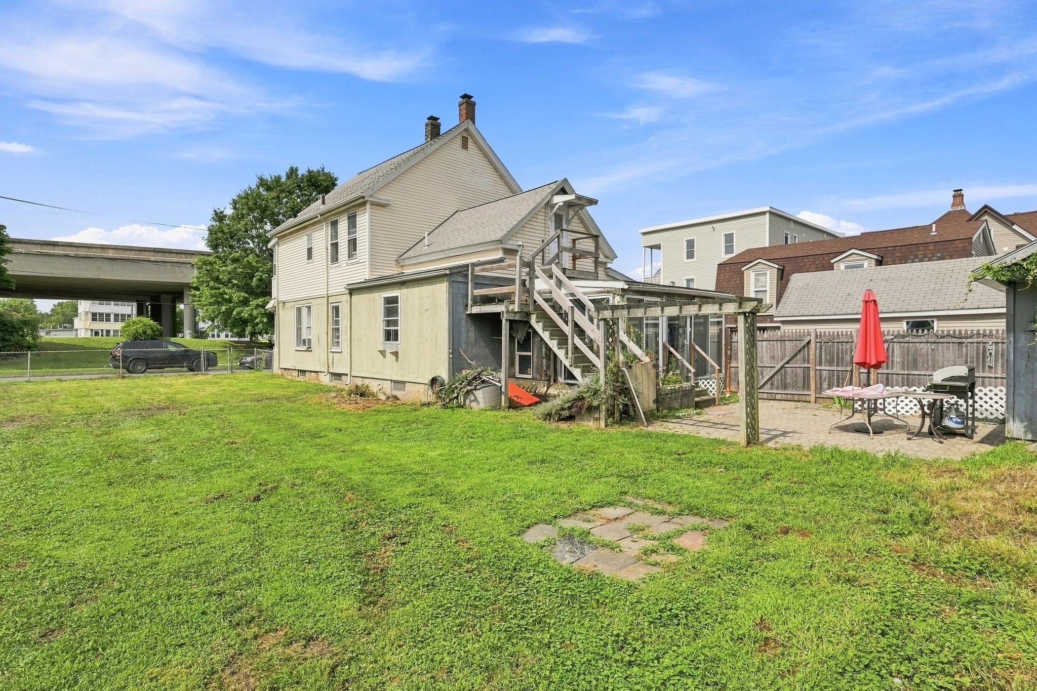 14 Perrault ST, Chicopee, MA Photo #30
