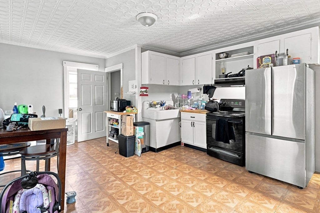 14 Perrault ST, Chicopee, MA Photo #22