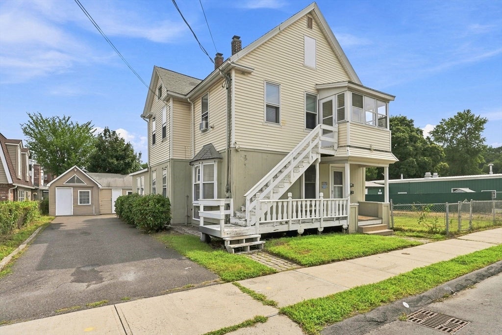 14 Perrault ST, Chicopee, MA Photo #3