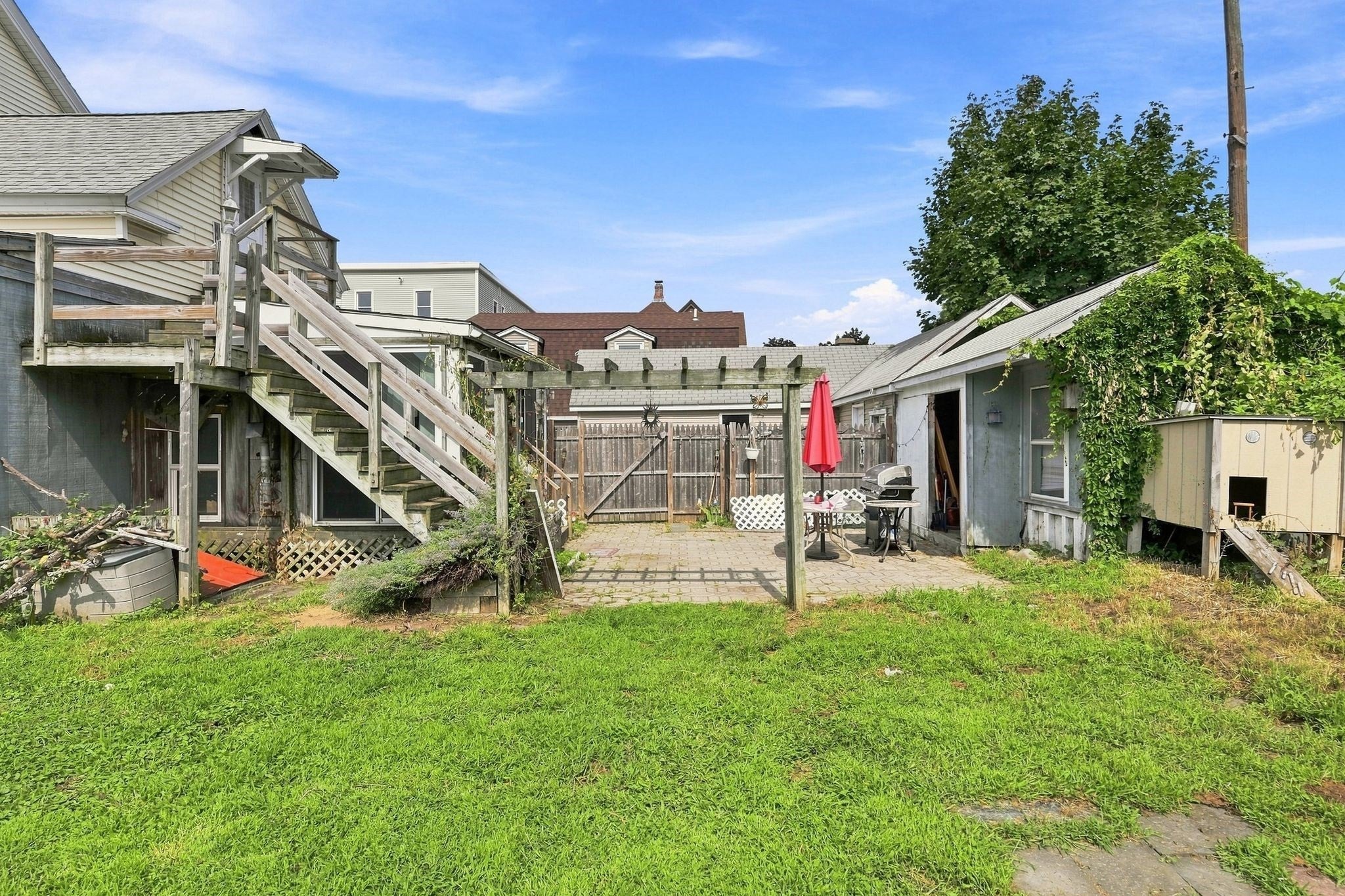 14 Perrault ST, Chicopee, MA Photo #29