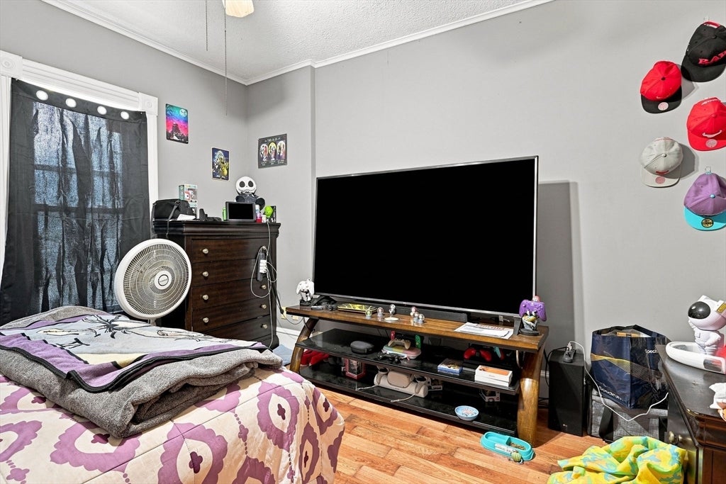 14 Perrault ST, Chicopee, MA Photo #9
