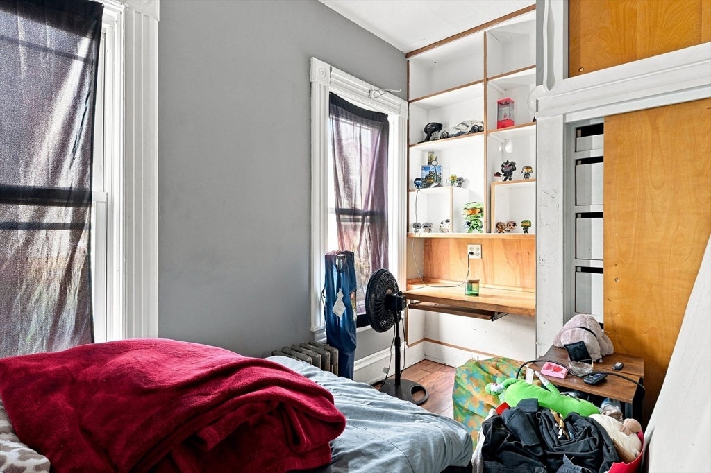 14 Perrault ST, Chicopee, MA Photo #6