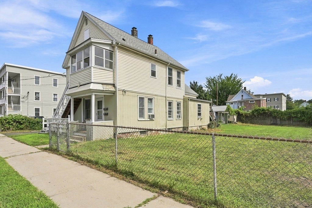 14 Perrault ST, Chicopee, MA Photo #2