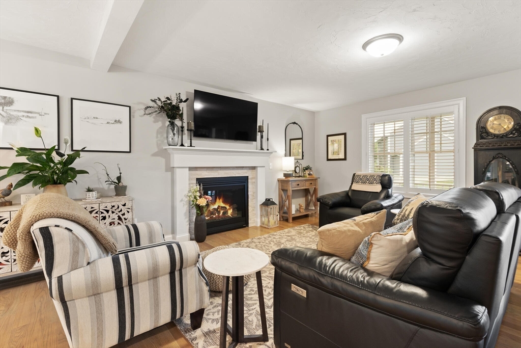 187 Run Brook Cir