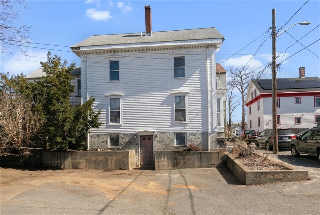 Haverhill, Massachusetts 01830, United States, 5 Bedrooms Bedrooms, ,4 BathroomsBathrooms,Residential,Contingent,88884