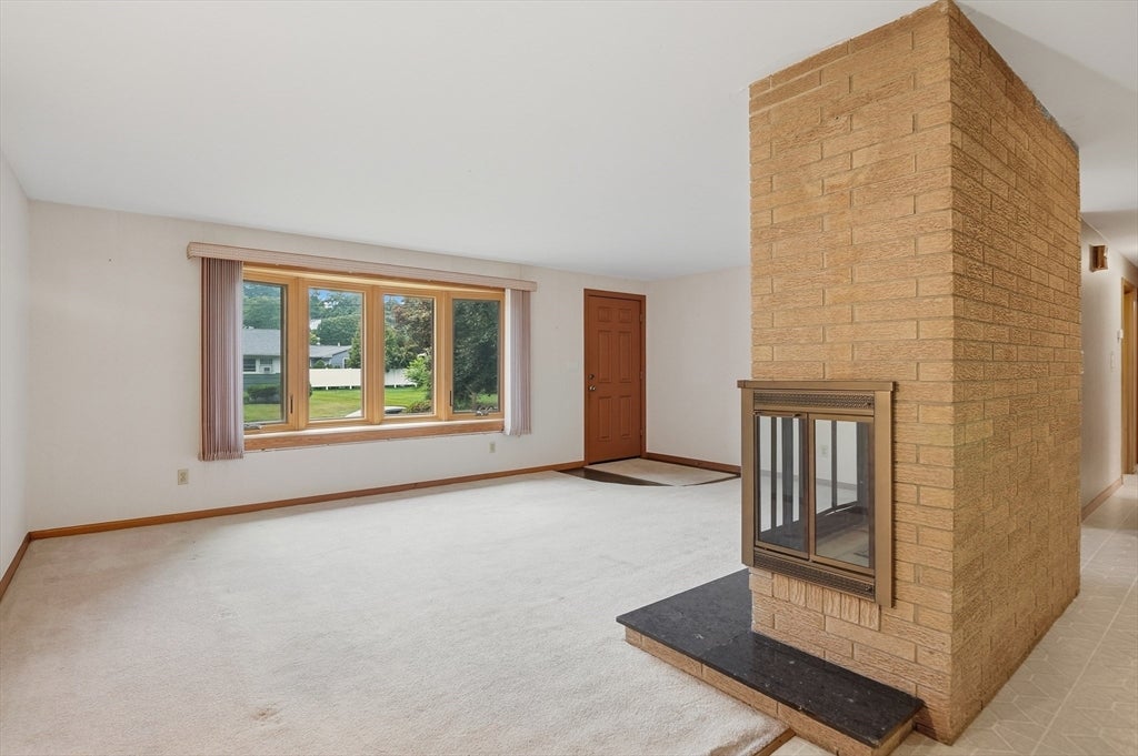 52 Thornton Road, Worcester, MA, 52 Thornton Road, Worcester, MA Photo #3