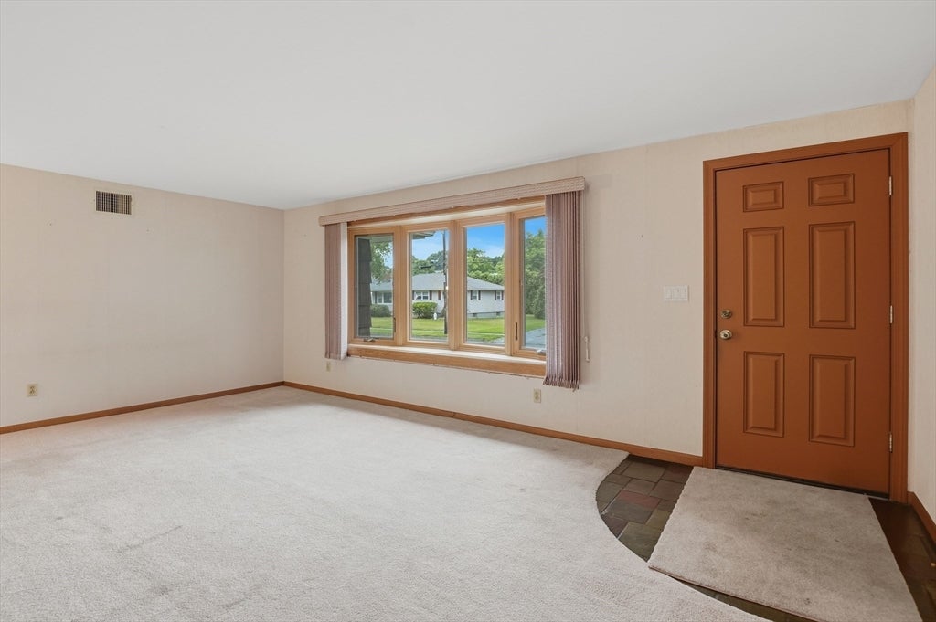 52 Thornton Road, Worcester, MA, 52 Thornton Road, Worcester, MA Photo #2