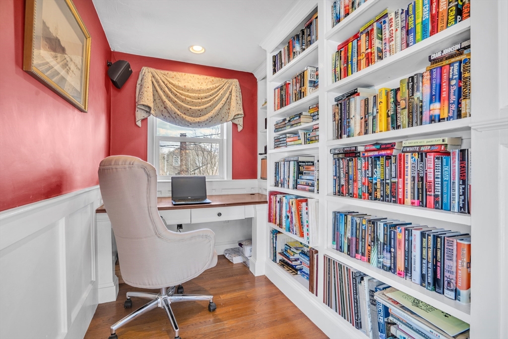 Holliston, Massachusetts 01746, United States, 4 Bedrooms Bedrooms, ,2 BathroomsBathrooms,Residential,Pending,130063