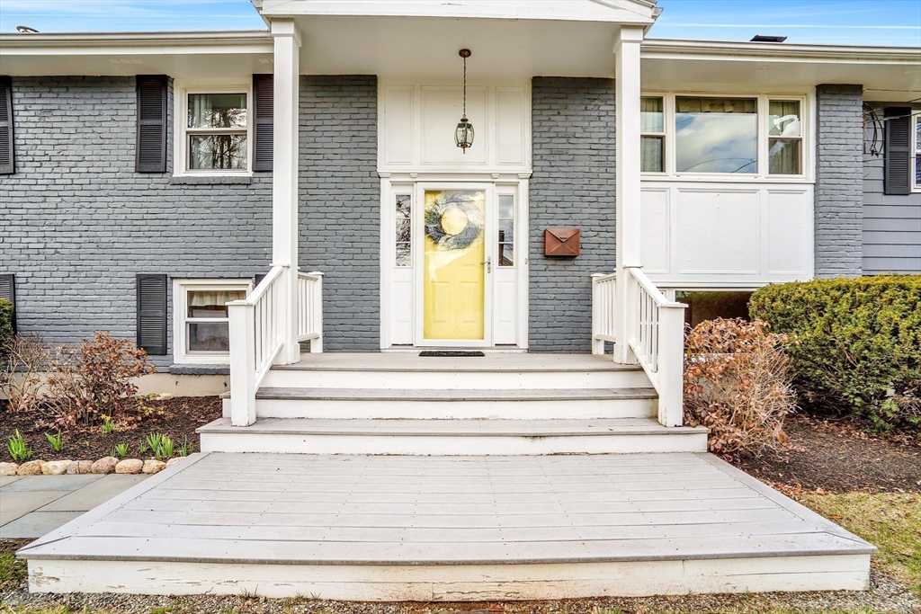 Holliston, Massachusetts 01746, United States, 4 Bedrooms Bedrooms, ,2 BathroomsBathrooms,Residential,Pending,130063