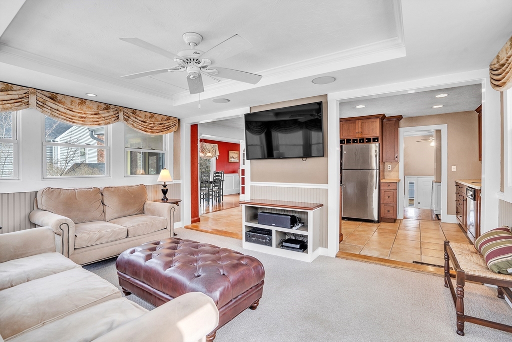 Holliston, Massachusetts 01746, United States, 4 Bedrooms Bedrooms, ,2 BathroomsBathrooms,Residential,Pending,130063