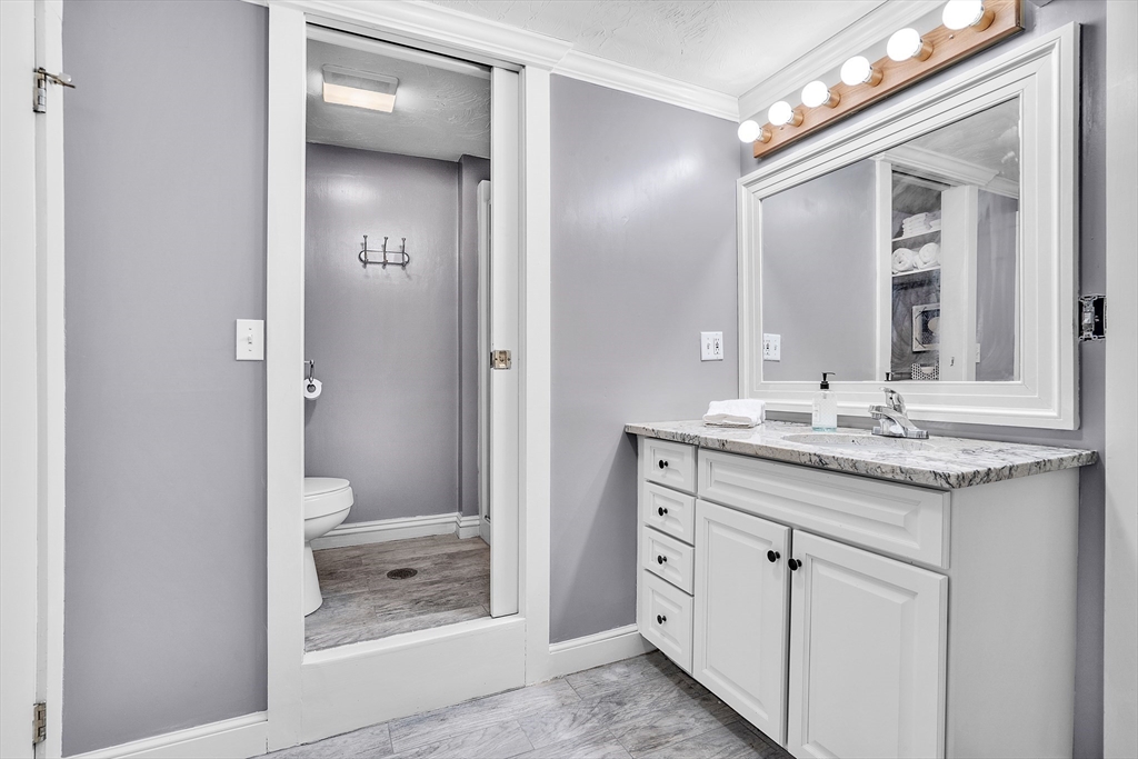 Holliston, Massachusetts 01746, United States, 4 Bedrooms Bedrooms, ,2 BathroomsBathrooms,Residential,Pending,130063